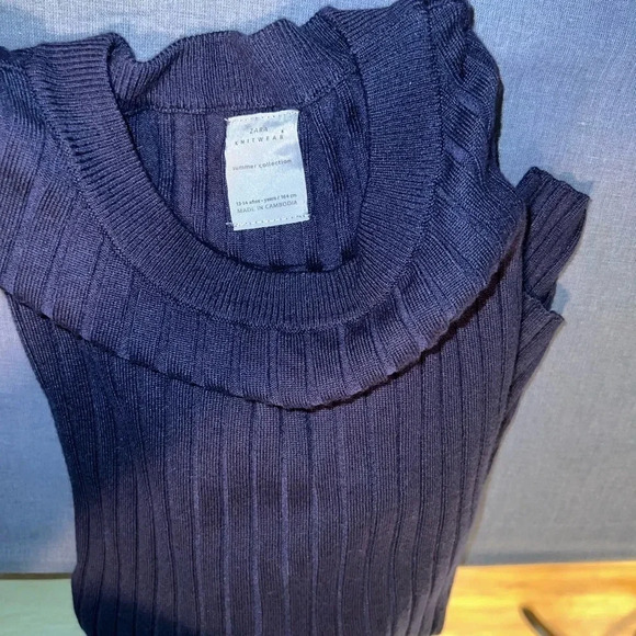Zara long sleeve crewneck cableknit sweater navy blue, split seam on the sides. - Picture 7 of 8